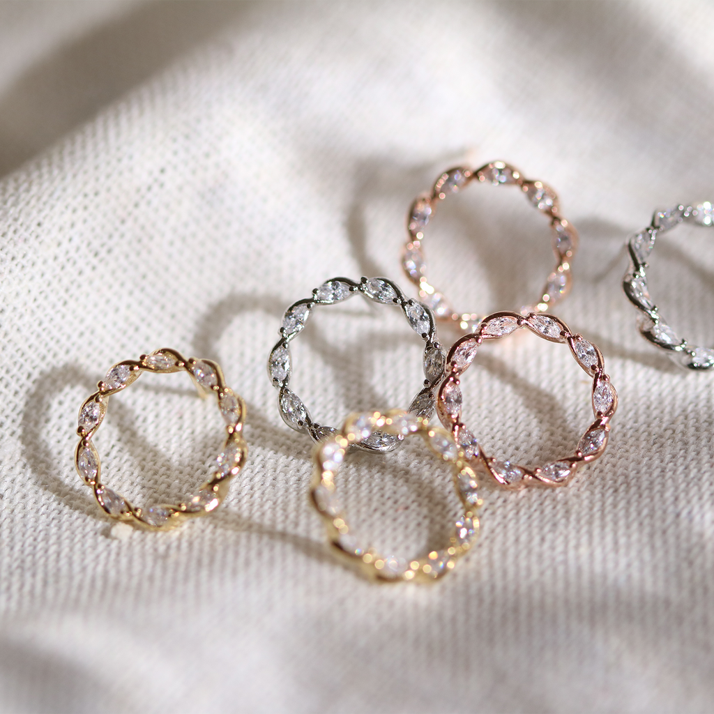 Circle cubic twist earrings